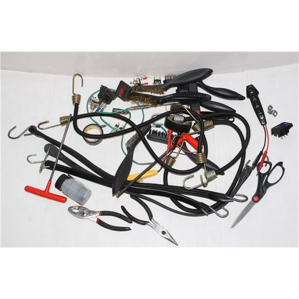 BOX OF HAND TOOLS AND BUNGEE CORDS