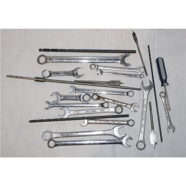 BOX OF ASSORTED HAND TOOLS, LOTS OF WRENCHES