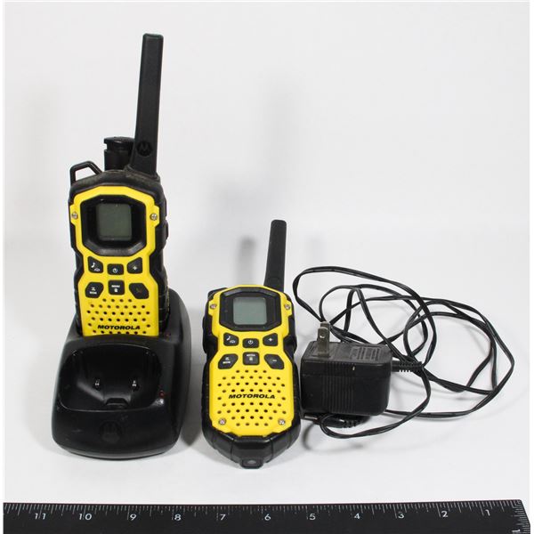 MOTOROLA WALKIE TALKIES WITH CHARGER