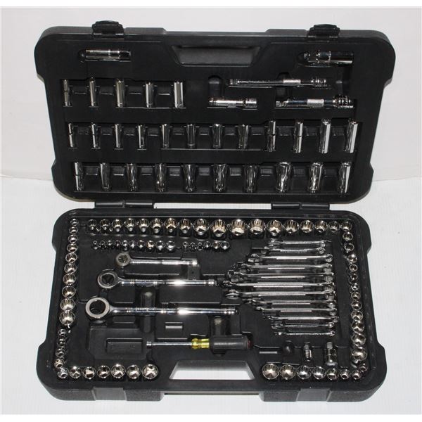 LARGE CRAFTSMAN TOOL SET IN CASE