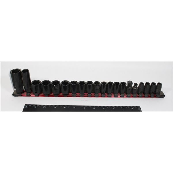 BLACK CHROME SOCKET SET ON HOLDER