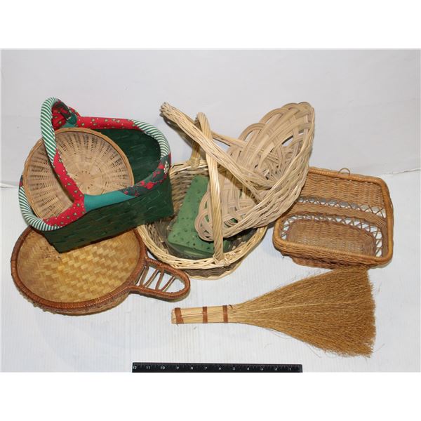 GROUPING OF WICKER BASKETS AND OTHER DECOR ETC.
