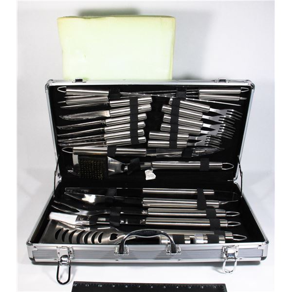 NEW BARBECUE TOOL SET IN CASE