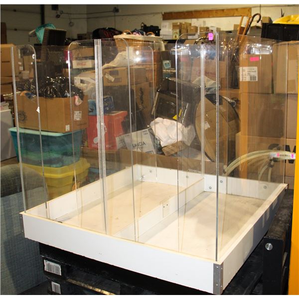 RETAIL STORE DISPLAY/ FIXTURE