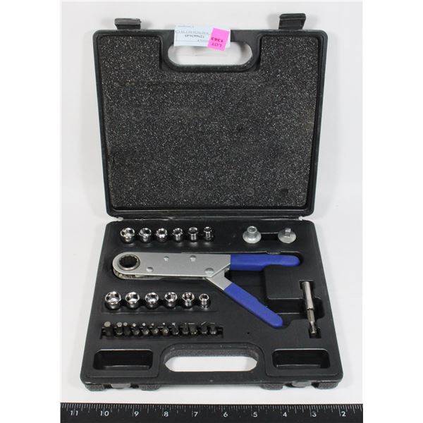 SQUEEZE WRENCH SET IN CASE