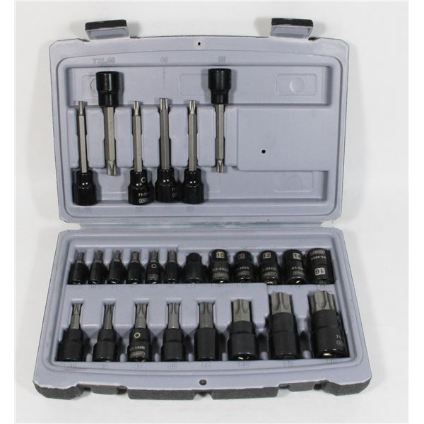 STANLEY TORX AND SOCKET SET, GOES UP TO A T-80
