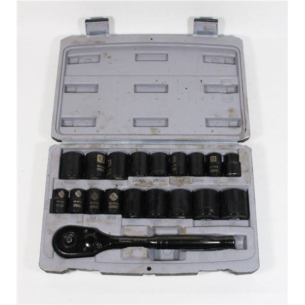 STANLEY RATCHET AND SOCKET SET IN CASE