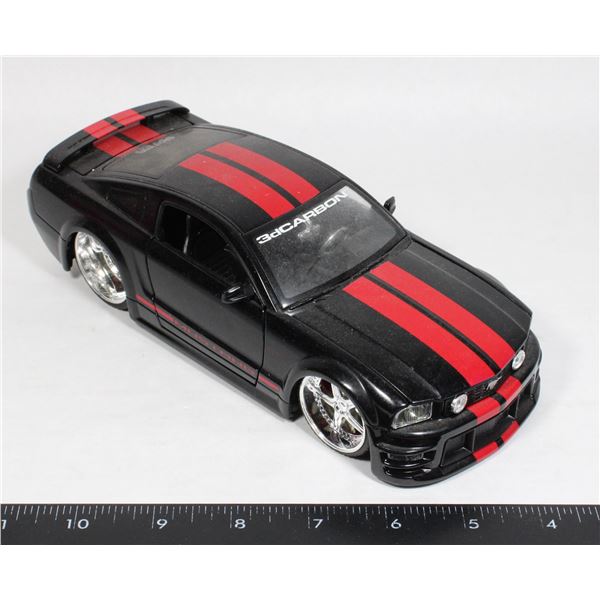1:24 SCALE DIE CAST 2005 MUSTANG GT