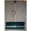 Image 1 : YARDWORKS D-GRIP SNOW PUSHER 26" PLOW PATH