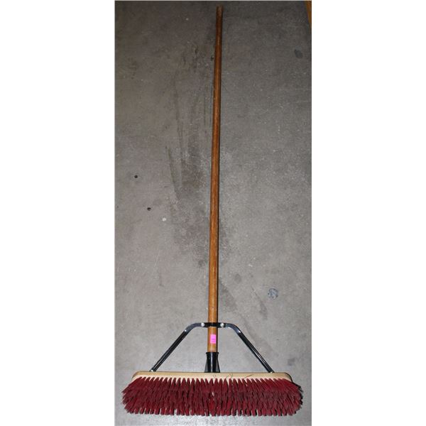18" SWEEP PATH HEAVY DUTY PUSH BROOM
