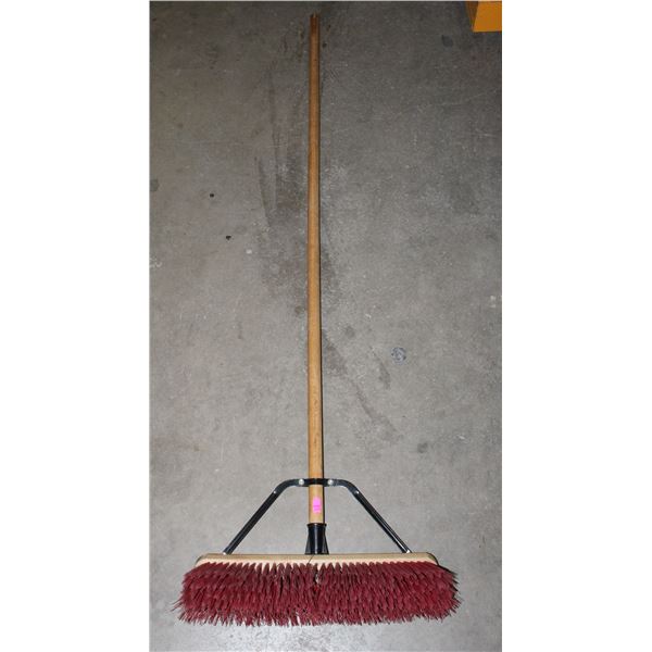 18" SWEEP PATH HEAVY DUTY PUSH BROOM