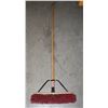 Image 1 : 18" SWEEP PATH HEAVY DUTY PUSH BROOM