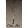 Image 1 : HEAVY DUTY FIBERGLASS HANDLE LANDSCAPING RAKE