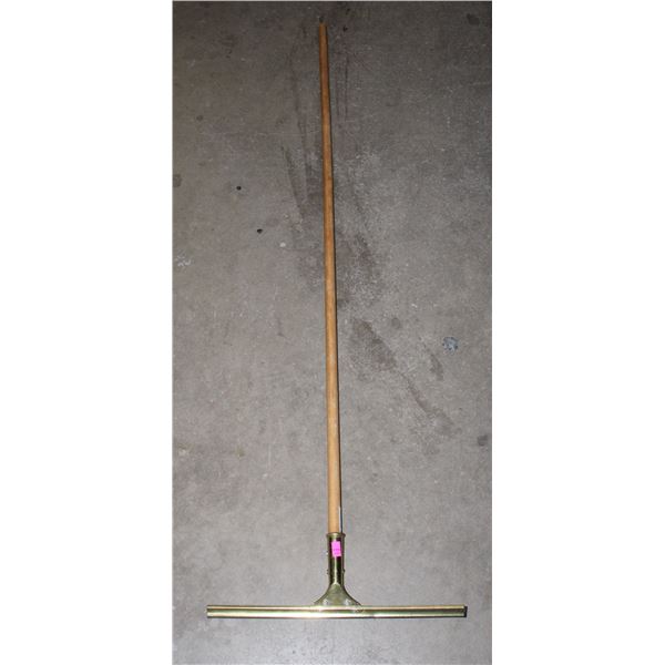 WOOD HANDLE 18" WIDE SQUEEGEE