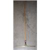 Image 1 : WOOD HANDLE 18" WIDE SQUEEGEE