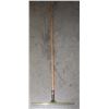 Image 1 : WOOD HANDLE 18" WIDE SQUEEGEE
