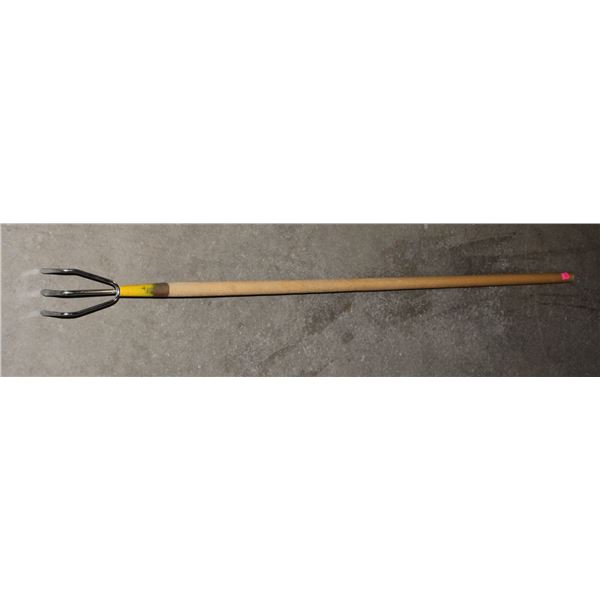 GARDEN CULTIVATOR HAND TOOL