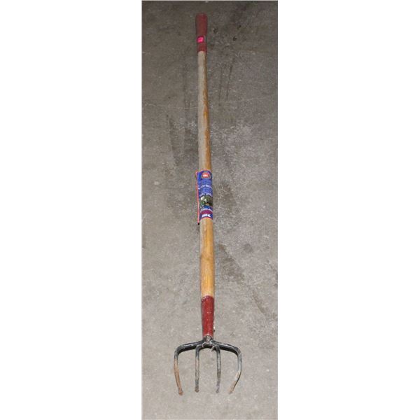 GARDEN CULTIVATOR HAND TOOL