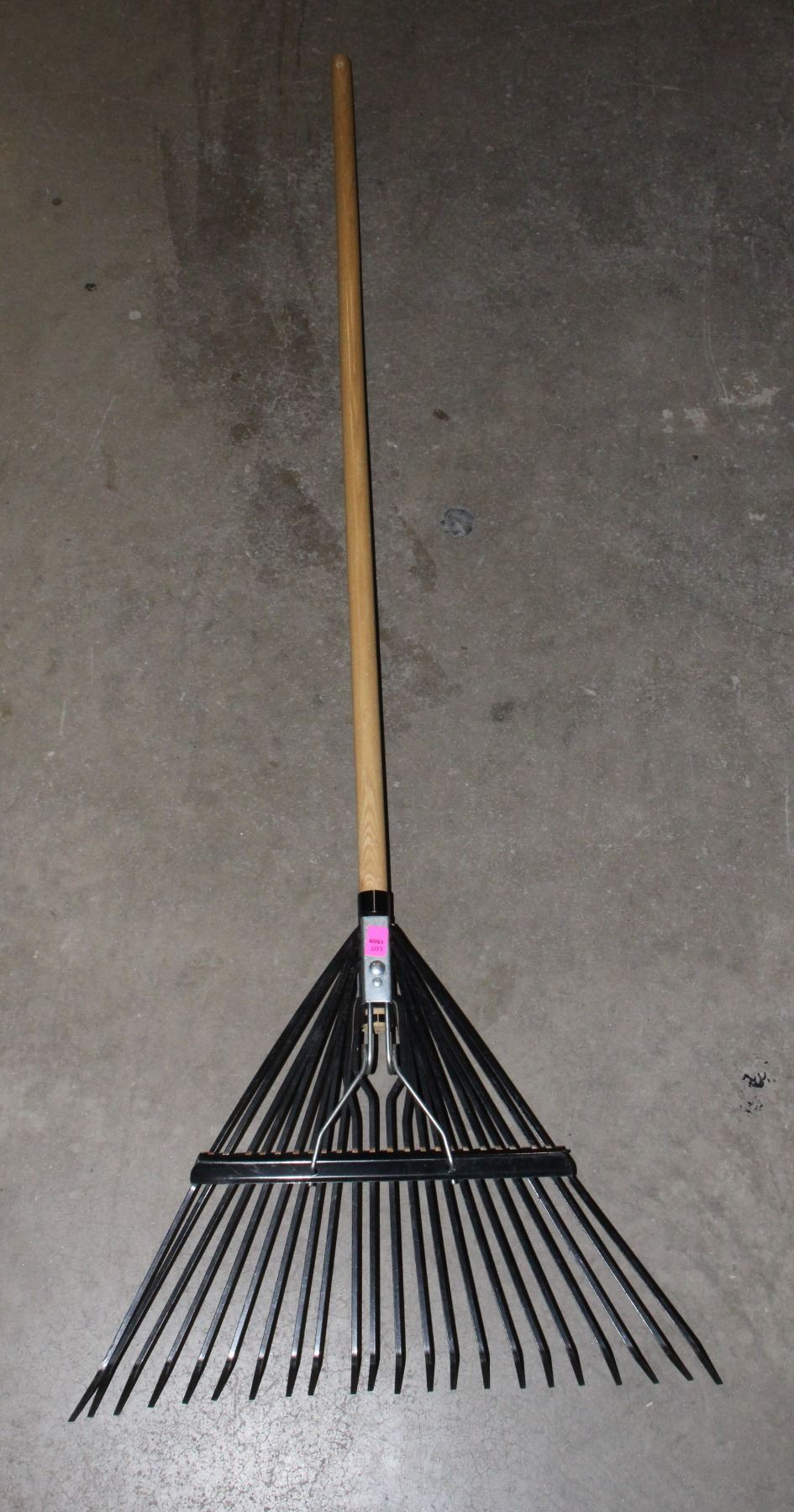 Black Handeld Rake BLACK HEAD WOOD HANDLE LAWN RAKE