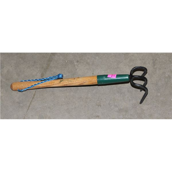 SHORT HANDLE GARDEN CULTIVATOR