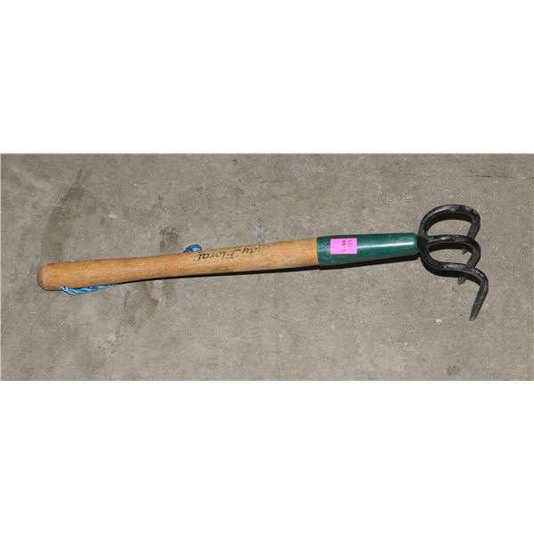 SHORT HANDLE GARDEN CULTIVATOR