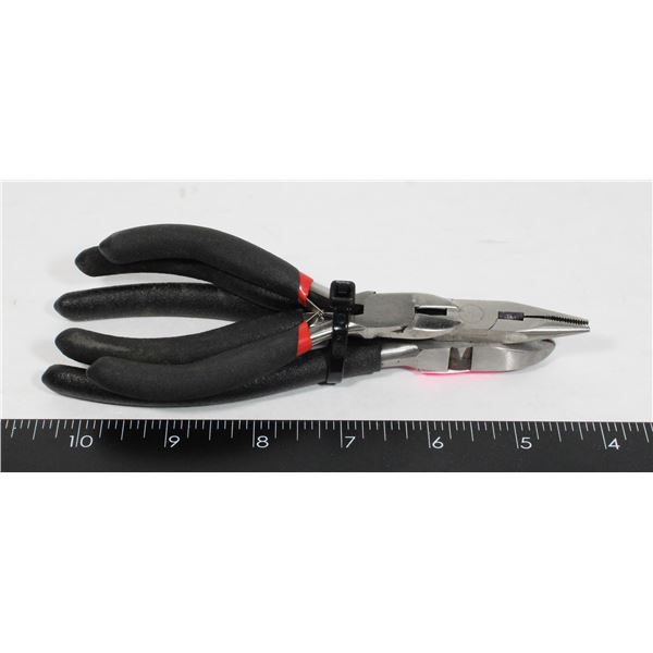 BUNDLE OF SMALL PLIERS