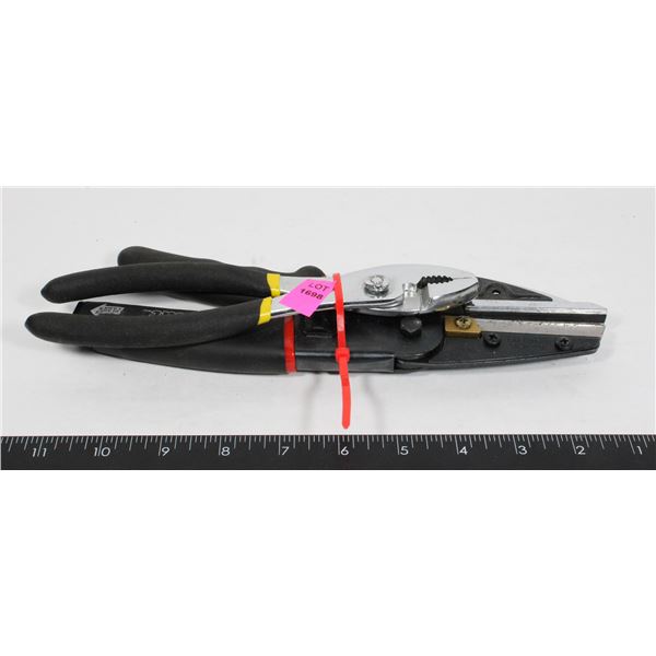 BUNDLE OF ASSORTED HAND TOOLS