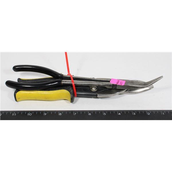 BUNDLE OF ASSORTED HAND TOOLS