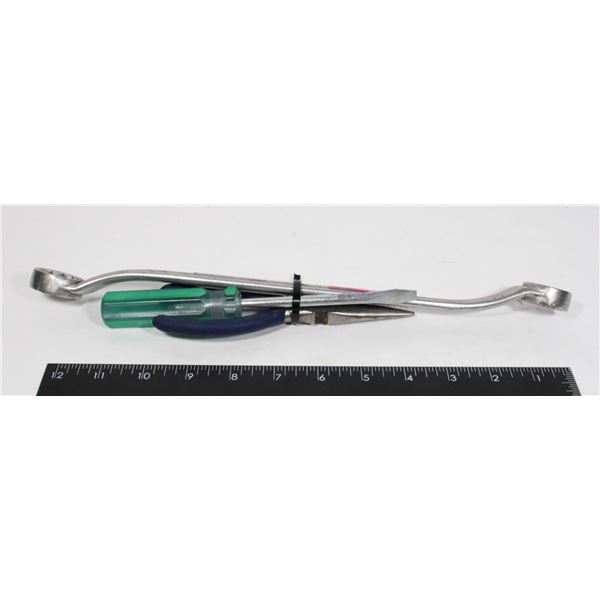 BUNDLE OF ASSORTED HAND TOOLS