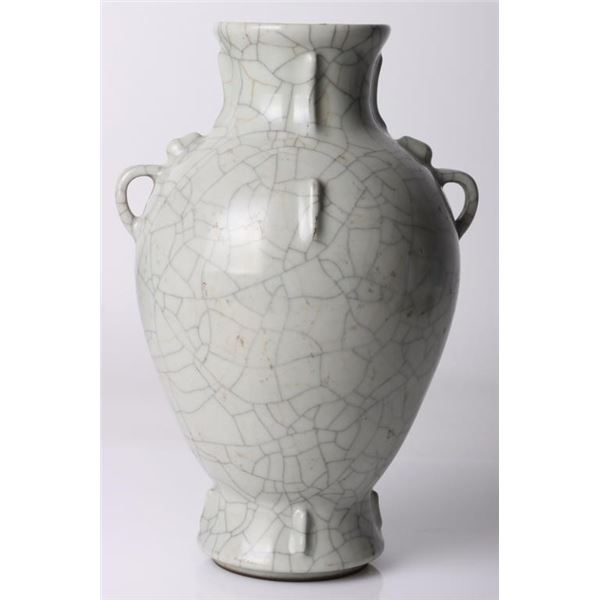 ANTIQUE QIANLONG WHITE CRACKLE CHINESE VASE