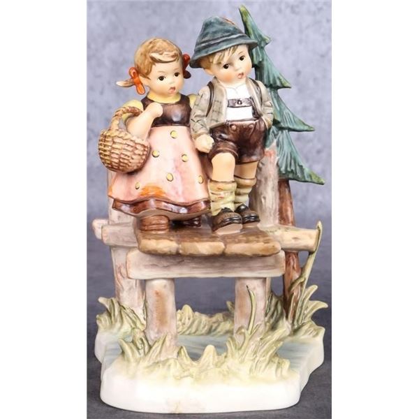 HUMMEL CENTURY ON OUR WAY #472 FIGURINE