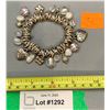 Image 1 : Vintage Freshwater Pearl 1/2 Stretch Charm Bracelet