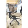 Image 2 : STEELCASE 46543100 SERIES 465 BROWN / BLACK MESH BACK MULTI ADJUSTABLE TASK CHAIR