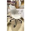 Image 2 : STEELCASE 480130 GREY PLASTIC PRE FORMED GAS LIFT MOBILE TASK CHAIR