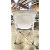 Image 3 : HAWTHORN VERY WHITE / GREY PADDED CLIENT CHAIR