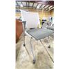 Image 2 : HAWTHORN VERY WHITE / GREY PADDED CLIENT CHAIR