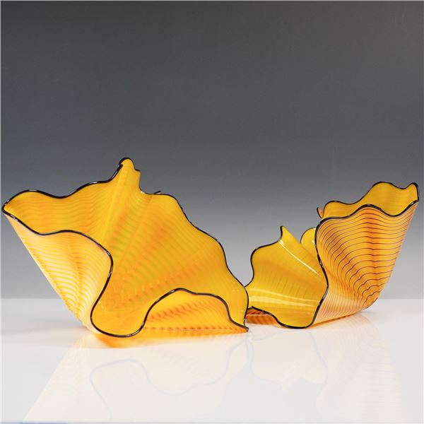Dale Chihuly (American, b. 1941) Radiant Yellow Persian Set Black Lip Wrap
