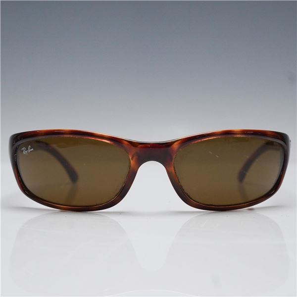 Ray-Ban Brown Tortoiseshell Sunglasses with Case and Cloth