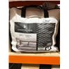 Image 2 : London Fog Home 3-Piece Comforter Set with Double Comforter and 2 Shams
