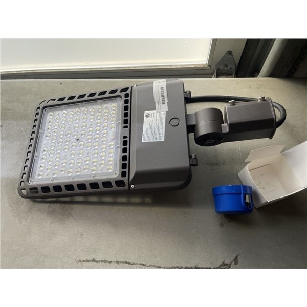 NEW 150W LED STREET LIGHT WITH PHOTOCELL