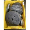Image 2 : LARGE LOT OF ASSORTED PLATES, DUMBELLS AND WEIGHTS