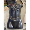Image 2 : LOT OF PLASTIC MANNEQUIN BUSTS