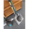 Image 2 : 2 BUNDLE OF SHOVELS