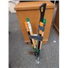 Image 1 : BUNDLE OF PRUNERS AND AXE