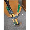 Image 3 : BUNDLE OF PRUNERS AND AXE