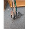 Image 2 : BUNDLE OF GARDEN TOOLS
