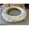 Image 1 : 5 PADDLES AND VINTAGE FLOATATION DEVICE