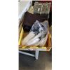 Image 1 : CABELLAS NEOPRENE FISHING WADERS XLT AND DECORATIVE FEATHERS