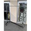 Image 1 : COMMERCIAL CLOTHING RACK