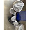 Image 2 : GOLF BAG WITH HYBRID IRON WOODS, DRIVER, RAM ETC